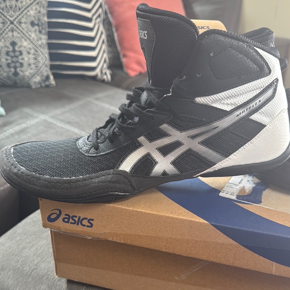 ASICS Black and White Wrestling Shoes, Size 11, Never Worn